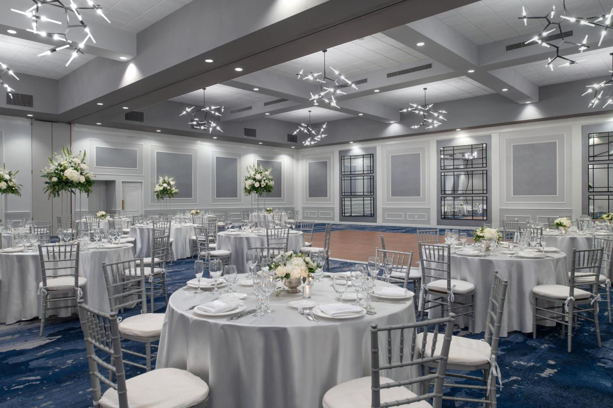 Sheraton Framingham Hotel & Conference Center Exterior photo