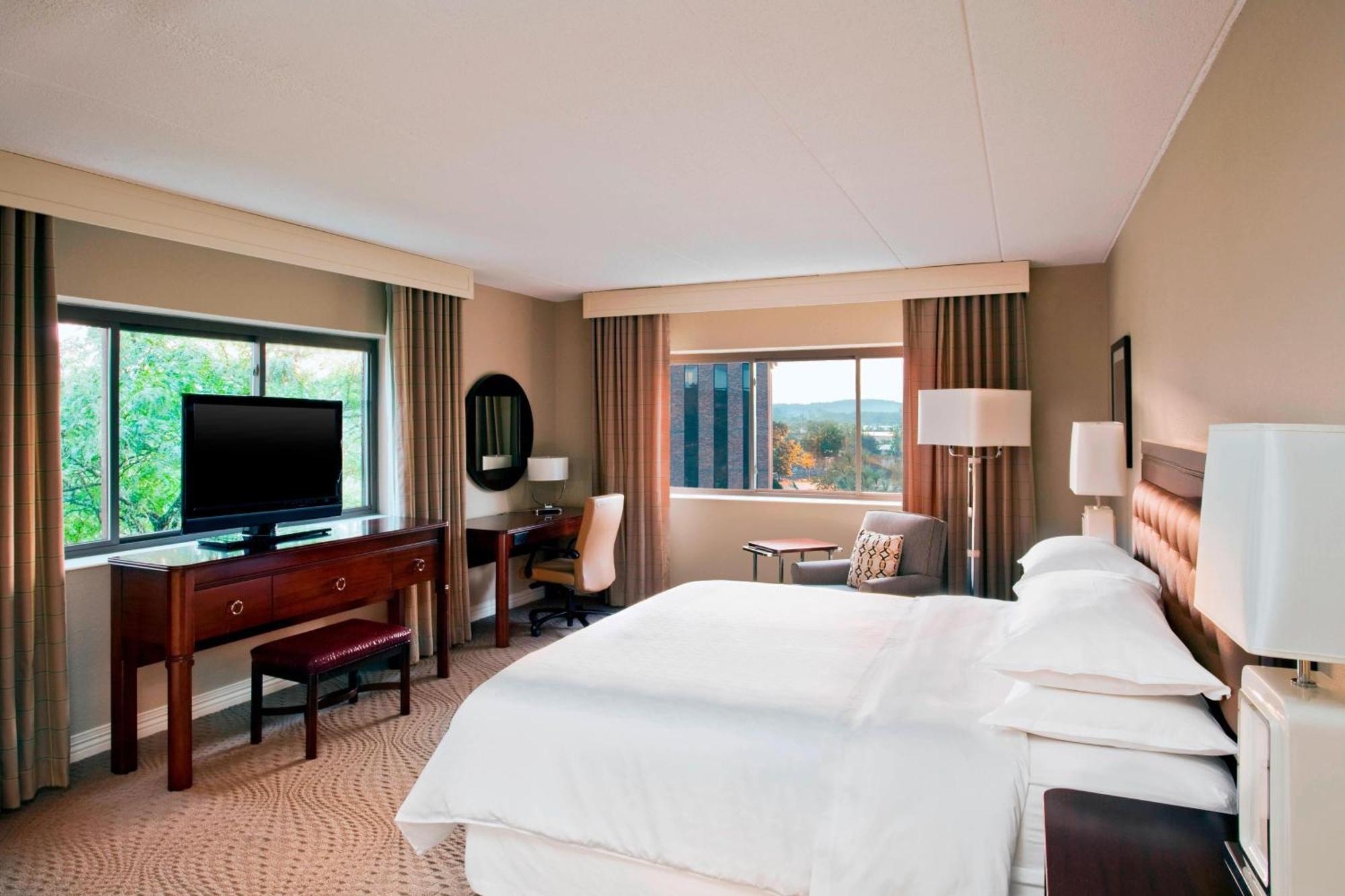 Sheraton Framingham Hotel & Conference Center Exterior photo