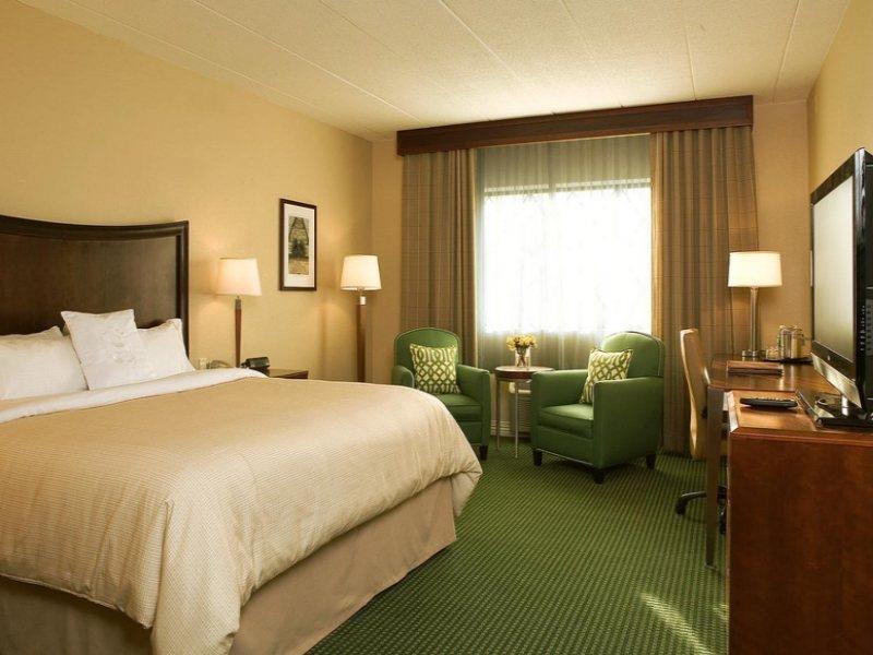 Sheraton Framingham Hotel & Conference Center Exterior photo