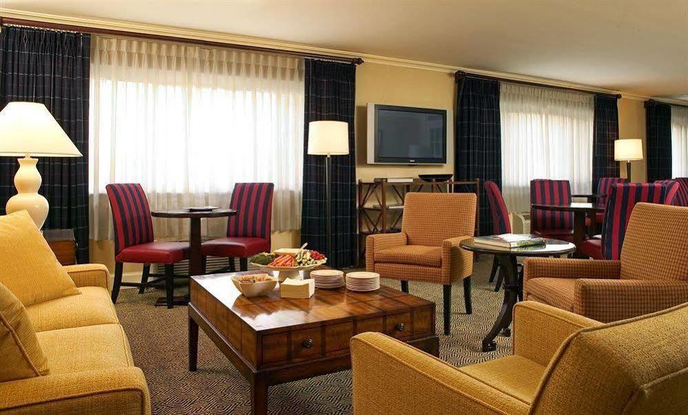 Sheraton Framingham Hotel & Conference Center Exterior photo