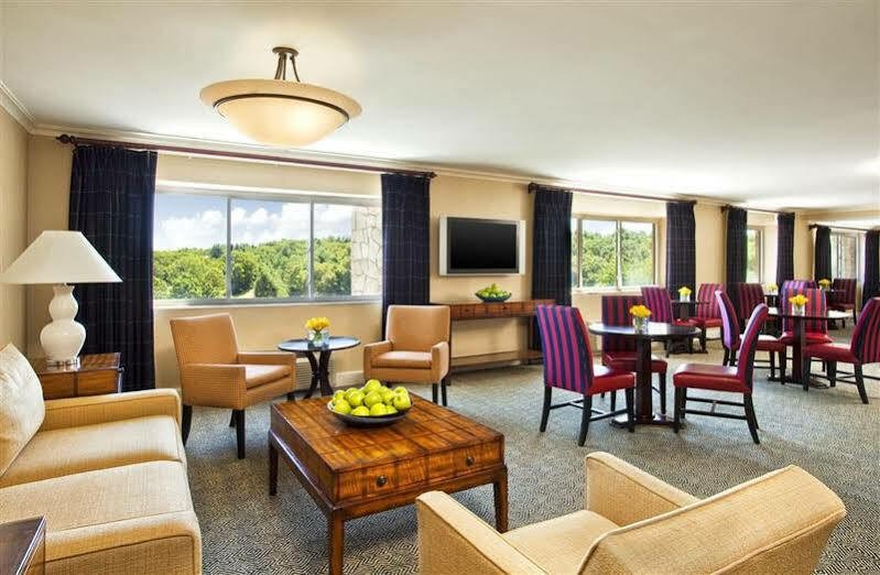 Sheraton Framingham Hotel & Conference Center Exterior photo
